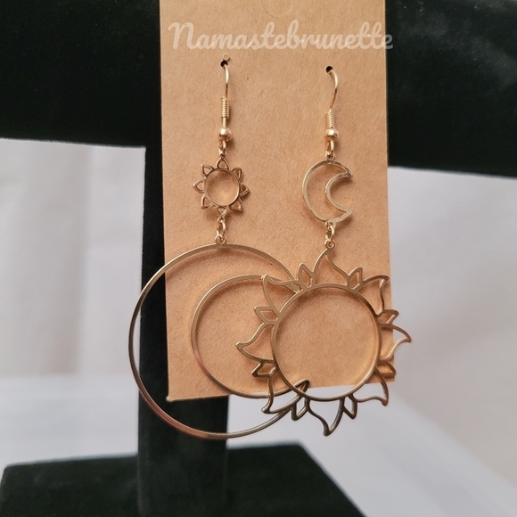 Metal Asymmetrical Golden Sun & Moon Dangle Drop Earrings - Picture 12 of 17